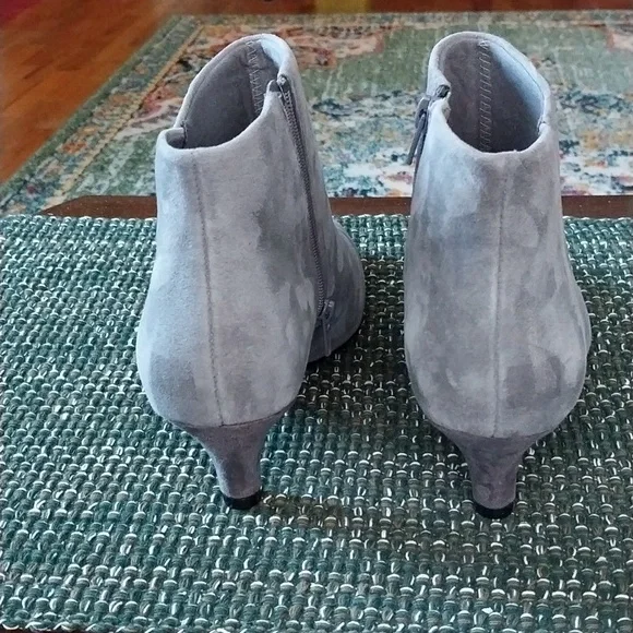 NWOT Clarks Collection Women's Gray Suede Ankle Boots size 9W - Picture 3 of 6